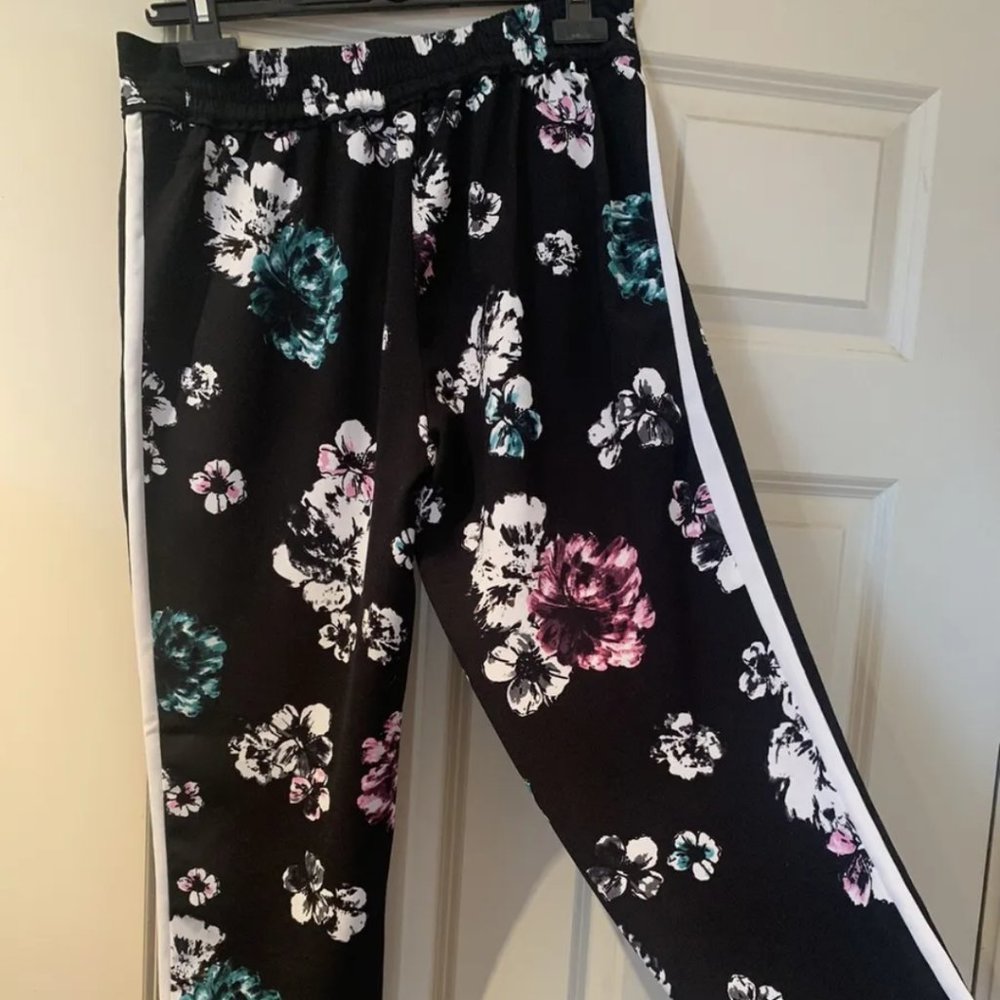 Oasis floral relaxed fit pants size US4